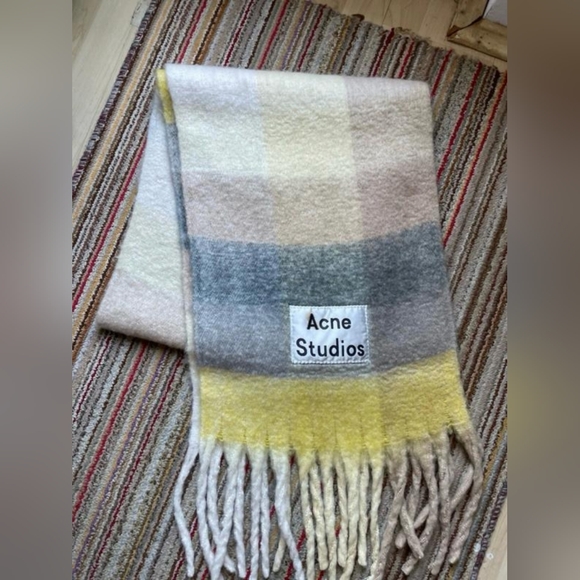 Acne Studios scarf - Picture 1 of 4